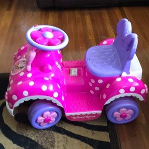 Mini mouse car. USED ONLY ONCE!!